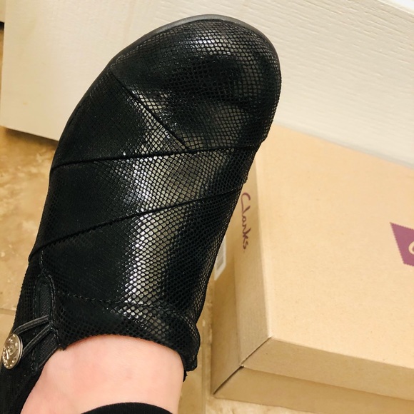 CLARKS! Black Snake skin Shoes. 8.0 - Picture 13 of 14